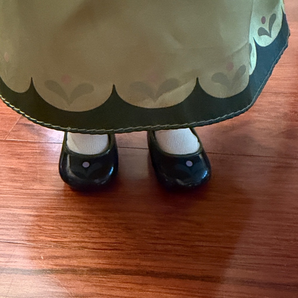 Elsa and Anna Frozen Dolls - Picture 6 of 7